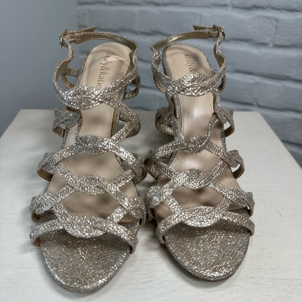 Women’s Kelly & Katie Glitter heels. Gold Sparkle color. Size 9.5